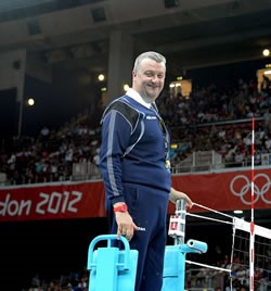 Arbitro da record – Simone Santi “internazionale” di volley in partenza per l’Iran ricevuto in municipio dal sindaco Bacchetta e assessore Massetti. - Sport | WP TTV