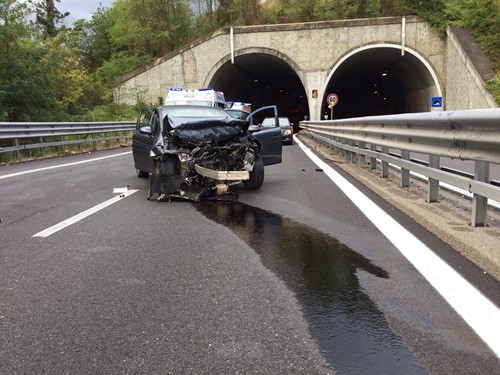 Attimi di paura per una famiglia tifernate, sbandano con l'auto lungo la E78. - Attualità | WP TTV