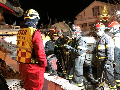 Aiuti oltre confine, Vigili del Fuoco toscani in Albania per il post terremoto - Attualità | WP TTV