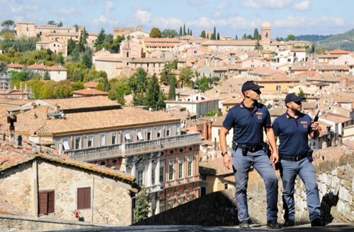 TENTA TRUFFA AD ANZIANO 78ENNE LA VOLANTE CORRE IN SOCCORSO DELLA POVERA VITTIMA ED ATTIVA LE RICERCHE DEL TRUFFATORE - Attualità | WP TTV