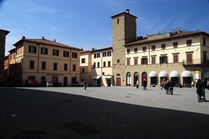 13-sansepolcro-piazza-torre-di-berta