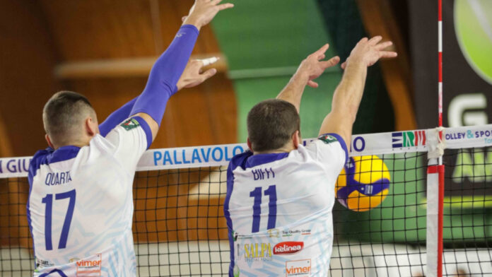 Quarta e Biffi a muro (foto Pallavolo San Giustino)