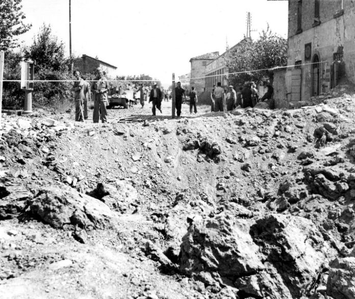 Cratere lungo la strada a Selci Lama